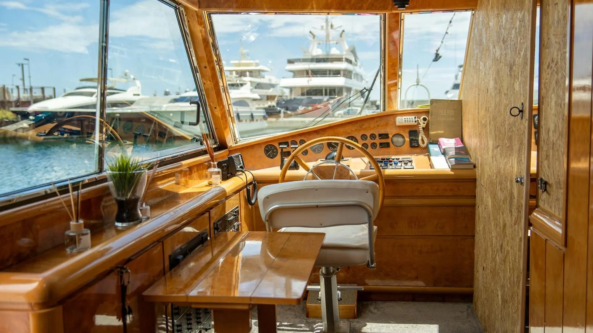 Charter Boat Hotel Barcelona